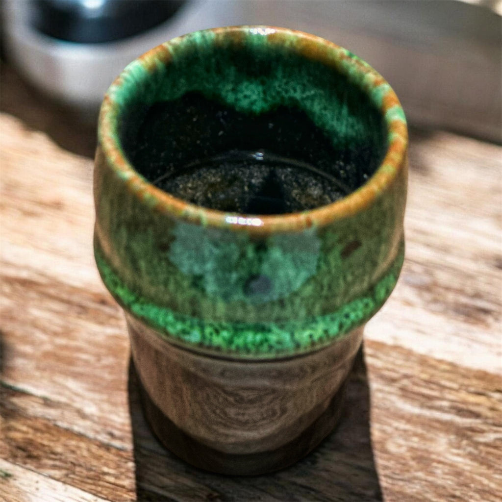 أكواب شاي وقهوة مصنوعة يدوياً من السيراميك - طلاء أخضر (مجموعة من قطعتين)